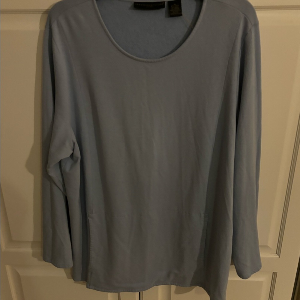 Presswick & Moore cozy top. Pockets in the front. Size 1x